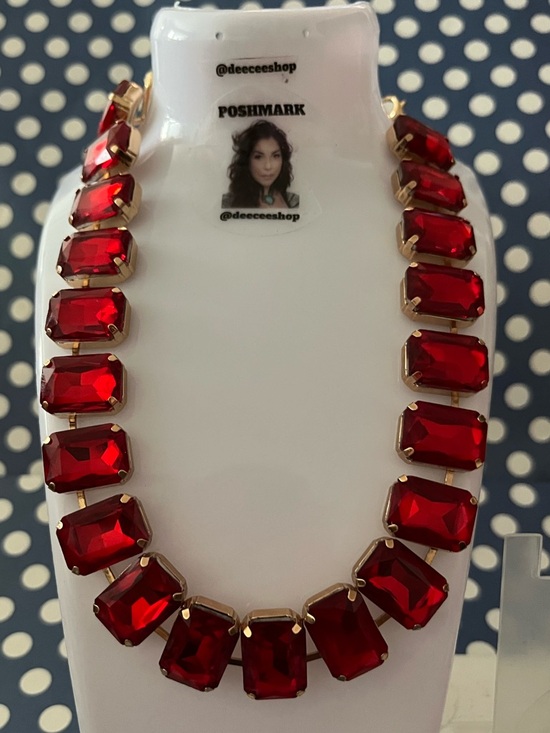 Vorkoi Jewelry - Vorkoi NWOT Red Faceted Statement Necklace in Gold-Tone Setting